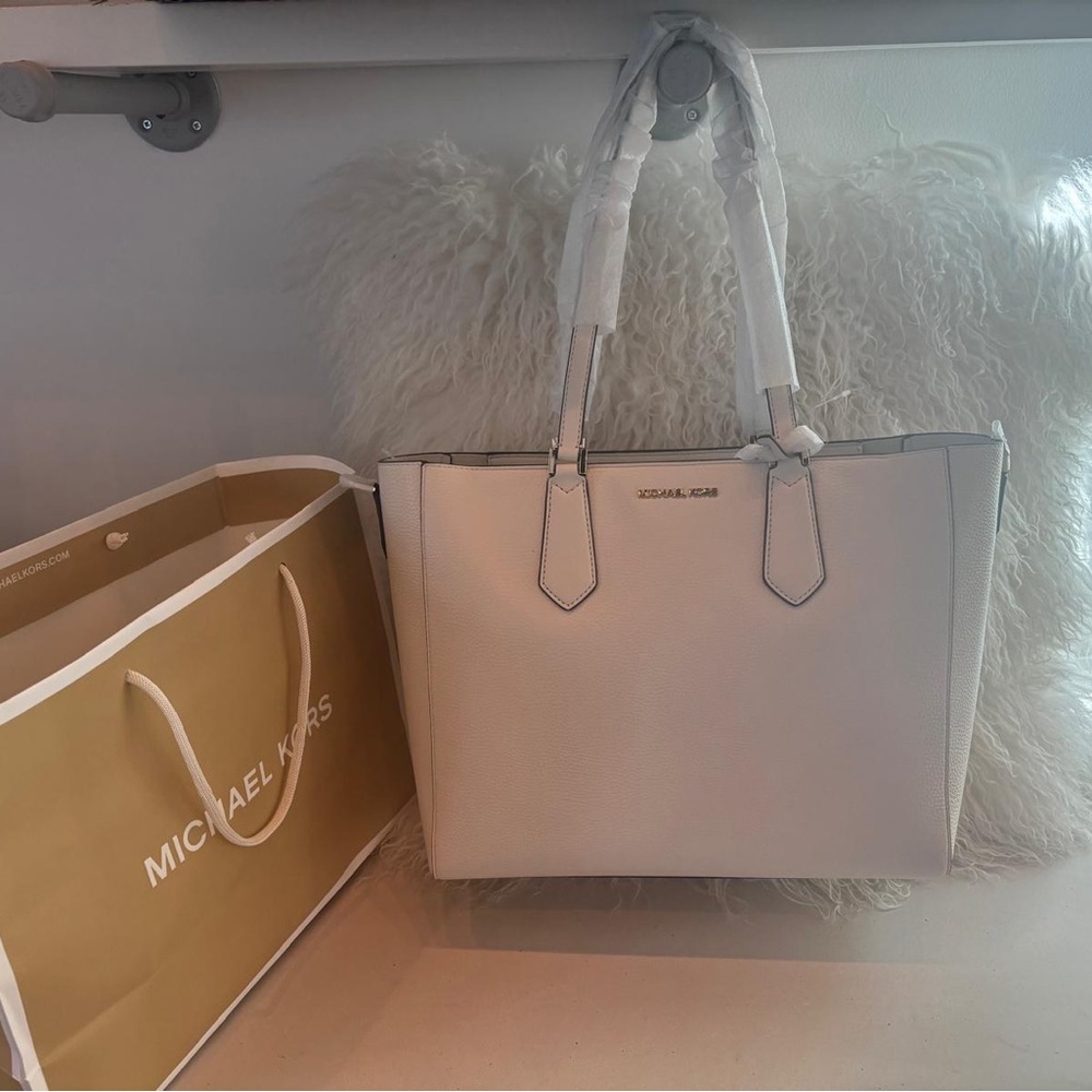 Michael Kors Cream Tote and Wallet Trio - Picture 2 of 4